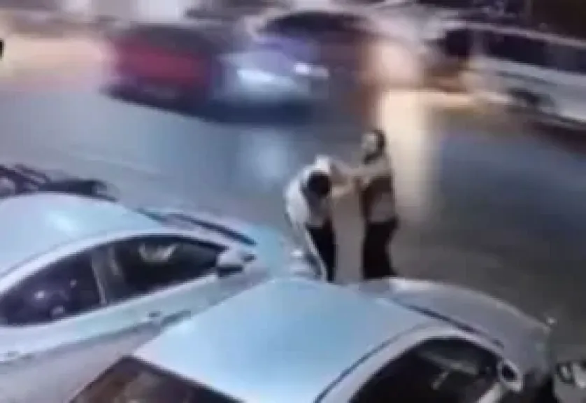 إحالة ضابط تعدى على منادي سيارات بالجيزة للتحقيق