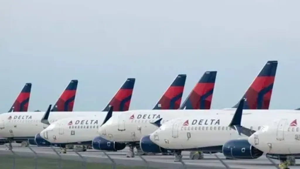 طائرة تتعرض لحادث في مطار الكويت الدولي قبل الاقلاع