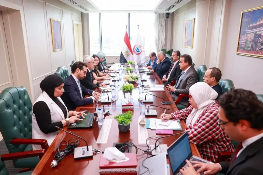 وزير الصحة يستقبل مستشار الرئيس الكولومبي لتعزيز التعاون في تقديم المساعدات الطبية إلى قطاع غزة