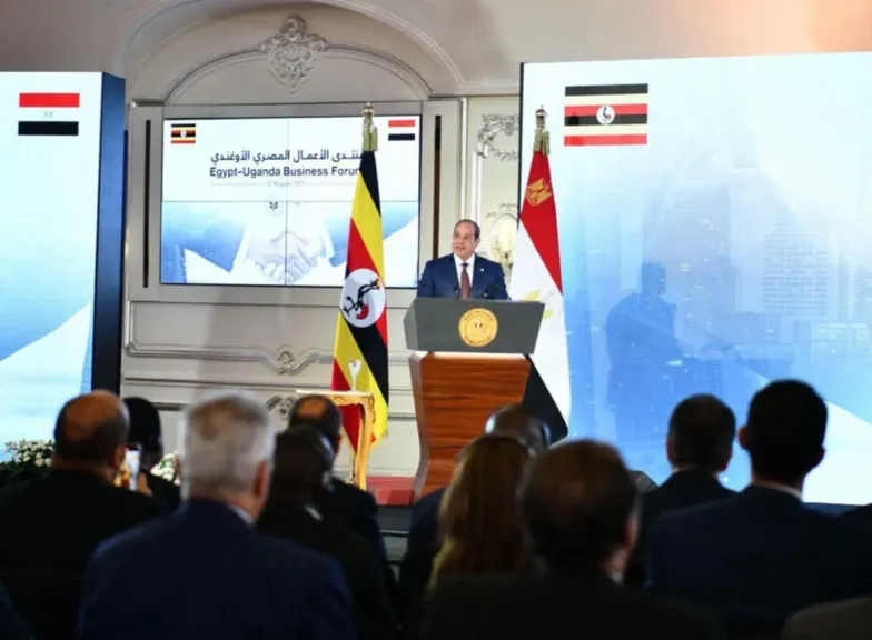 الرئيس السيسي يؤكد أهمية الإسراع بتشكيل مجلس الأعمال المصري الأوغندي