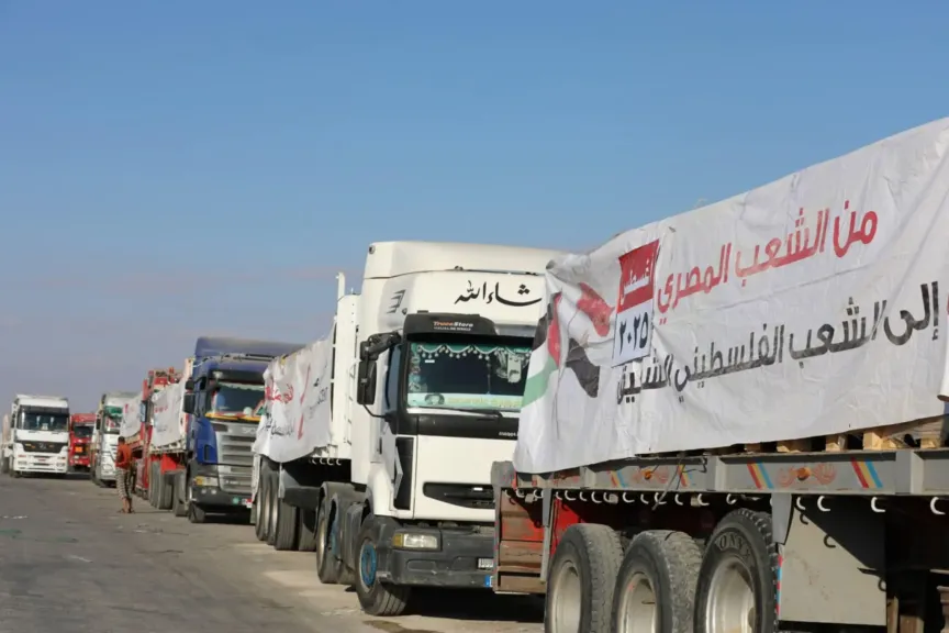 الهلال الأحمر: دفعنا بـ3450 طنا من المساعدات الغذائية لغزة محملة بالدقيق والخبز