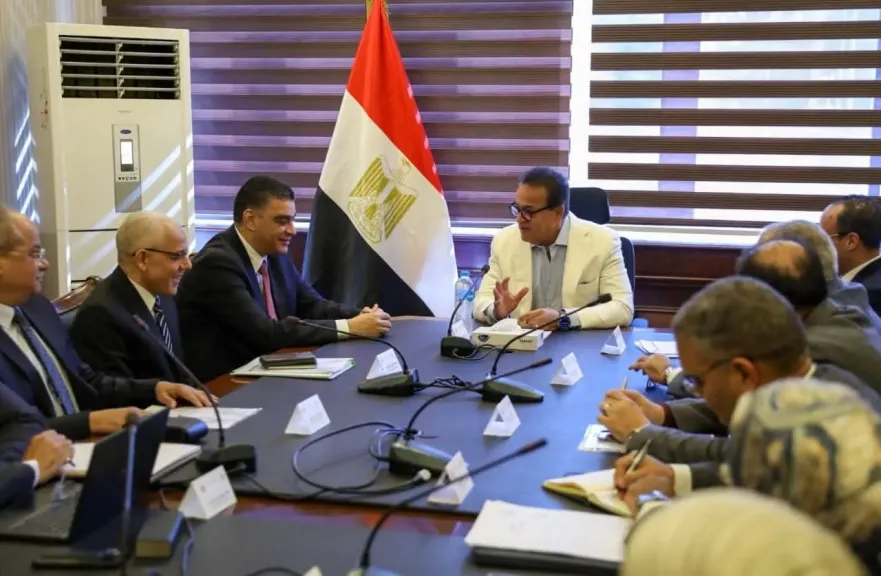 وزير الصحة يستقبل رئيس هيئة الشراء الموحد وقيادات شركة جريفلز إيجيبت لبحث تعزيز التعاون وتوطين صناعة مشتقات البلازما