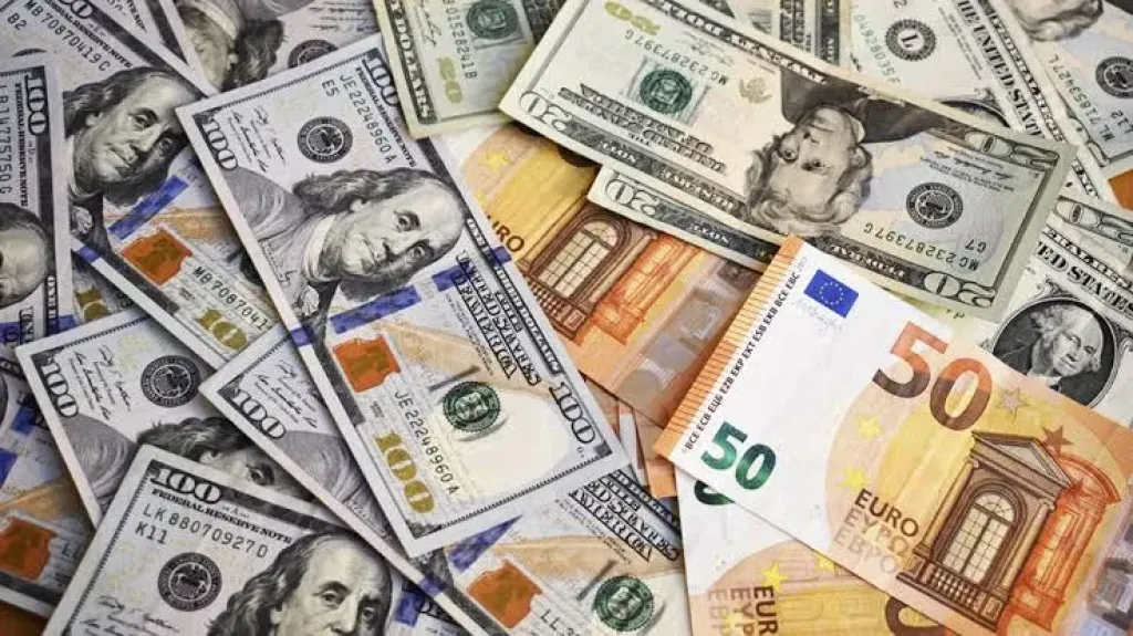 أسعار العملات الأجنبية اليوم الجمعة.. الدولار يسجل 48.23 جنيه للشراء