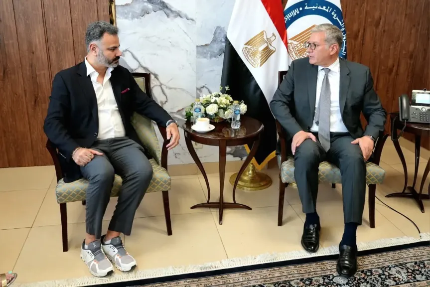 وزير البترول يلتقي الرئيس التنفيذي لشركة IRH الإماراتية لبحث آفاق التعاون
