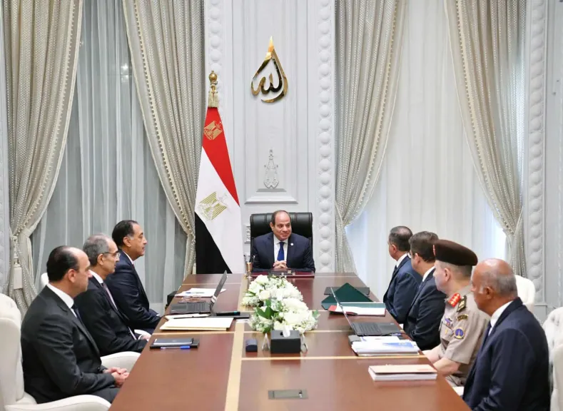 الرئيس السيسي يوجه بتعزيز شبكات الاتصالات وتطبيق استراتيجيات الذكاء الاصطناعي ودعم الكوادر المتخصصة