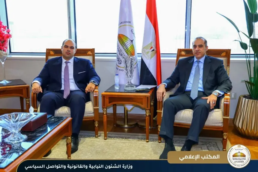 وزير الشئون النيابية والقانونية يلتقي وزير المالية ورئيس جهاز حماية المنافسة