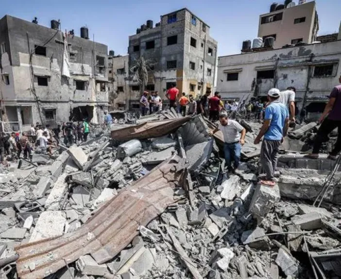 الصليب الأحمر: سكان غزة يعيشون وضعا كارثيا والنزوح القسري يفاقم المعاناة