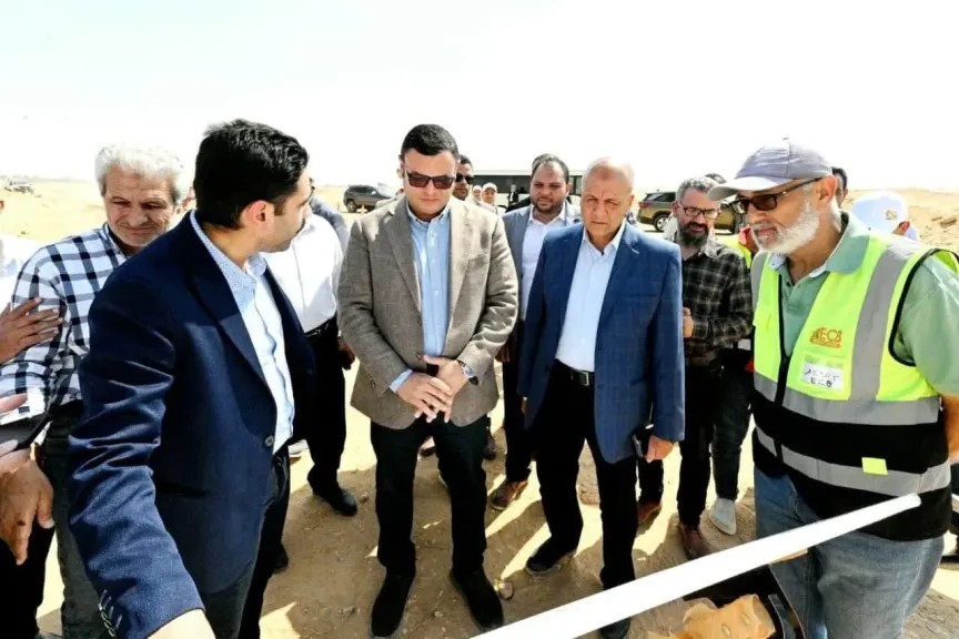 وزير الإسكان يتفقد المركز التكنولوجي لخدمة المواطنين بالعبور الجديدة