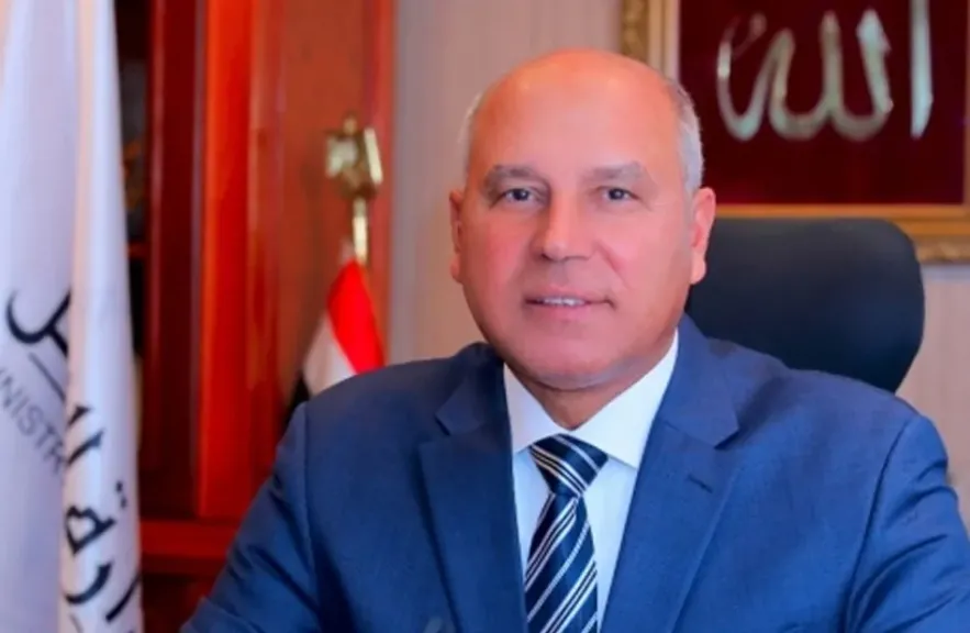 الفريق كامل الوزير لمنتقدي إنشاء مصنع لإنتاج الزبيب: هو عيب ولا حرام؟