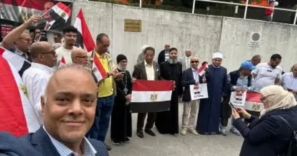 مصريون بالنمسا يتظاهرون دعمًا للموقف المصري ورفض التهجير