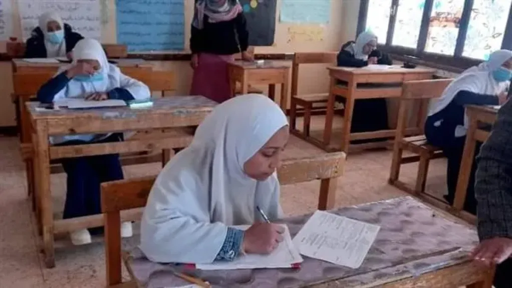 طلاب الشهادة الثانوية الأزهرية «دور ثان» يؤدون امتحانات الجغرافيا والحديث والتفسير
