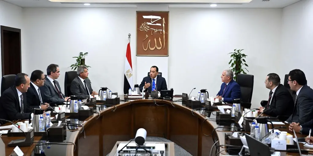 رئيس الوزراء يتابع تنفيذ توجيهات الرئيس بوضع خارطة طريق تطوير منظومة الإعلام المصري
