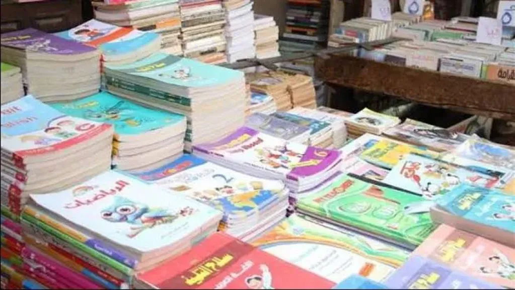 تصوير الكتب الخارجية بسبب ”غلاء الأسعار” واولياء الامور يشتكون زيادة أسعارها