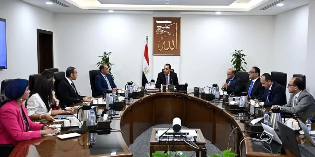 مدبولي يجتمع برئيس هيئة الرقابة المالية ورئيس البورصة في أول أيام عمل رئيسها الجديد