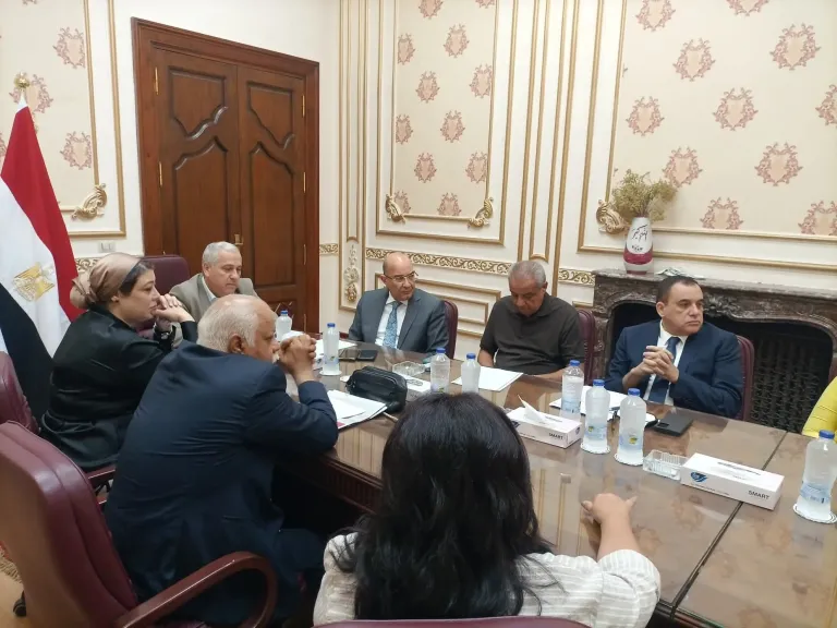 الوطنية للصحافة تبحث تطوير الإصدارات الأجنبية