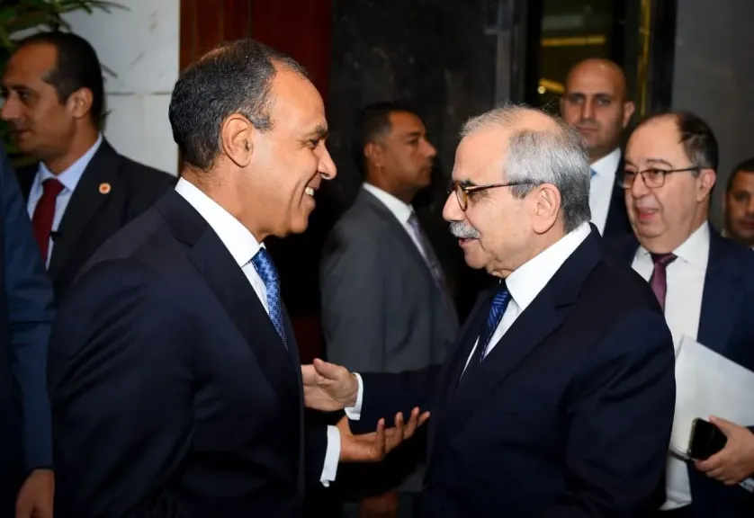 وزير الخارجية يلتقي رئيس وزراء لبنان بمدينة العلمين