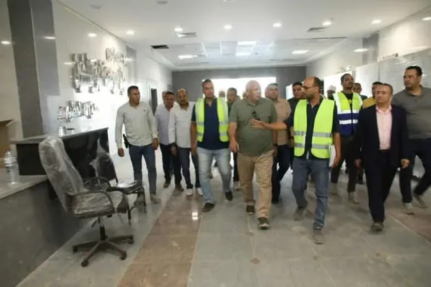 محافظ الوادي الجديد يتفقد مستشفى الداخلة الجديد ويؤكد الالتزام بأعلى معايير الجودة