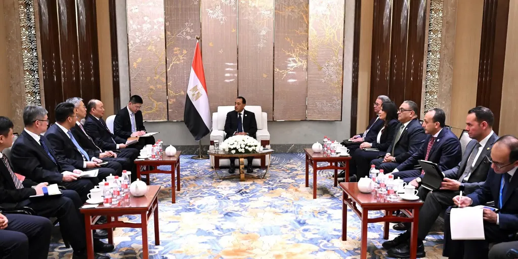 رئيس الوزراء يلتقي رئيس شركة CNCEC الصينية للبتروكيماويات