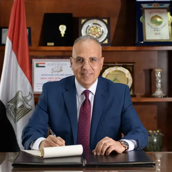 وزير الري يتابع حالة محطات رفع المياه ومجهودات مصلحة الميكانيكا والكهرباء