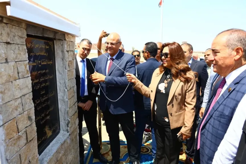 وزيرة التنمية المحلية ومحافظ القليوبية يفتتحان تطوير ورفع كفاءة شارع نبوية موسى