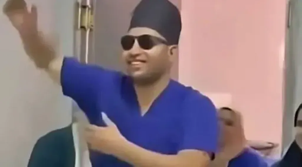 فيديو.. نقيب الأطباء عن فيديو رقص طبيب مع رضيع: الإجراءات التصحيحية أهم من العقاب