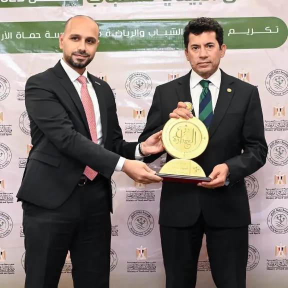 أشرف صبحي ينال درع الجدارة لإطلاقه الاستراتيجية الوطنية للشباب والرياضة