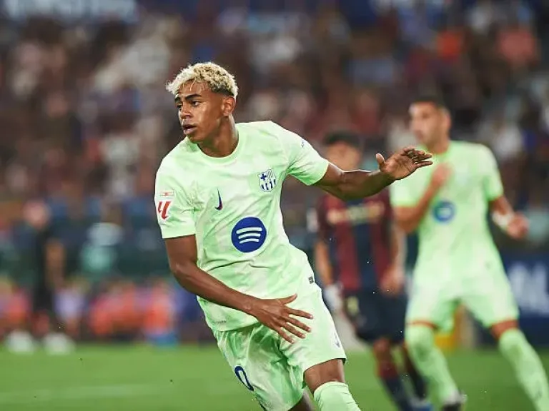 لامين يامال يقود هجوم برشلونة أمام رايو فايكانو في الليجا