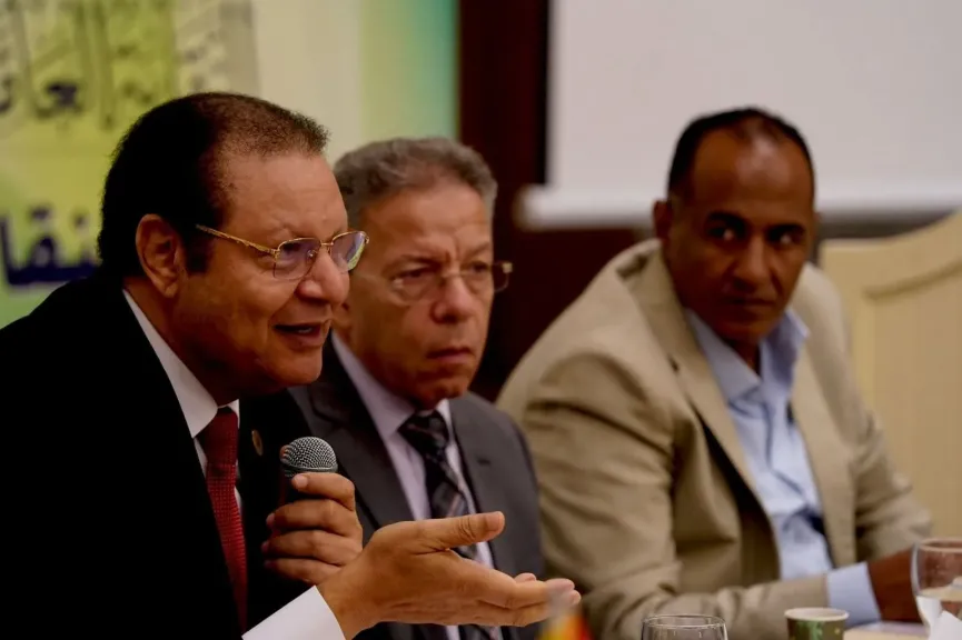 رئيس هيئة الاعتماد والرقابة الصحية يناقش تحديات تطبيق معايير الجودة والاعتماد