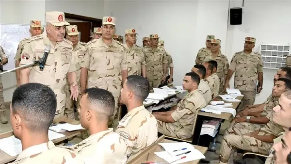 رئيس الأركان يتفقد المنظومة التعليمية بالمعاهد العسكرية التخصصية لضباط القوات المسلحة