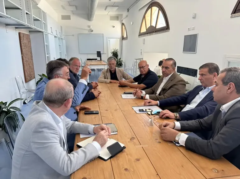 للاستفادة من التجارب العالمية.. وزيرا الزراعة والشؤون النيابية يبدآن فعاليات زيارة إيطاليا بمنشآت زراعية