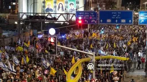 متظاهرون يتوجهون نحو منزل نتنياهو بالقدس للمطالبة بصفقة تبادل أسرى