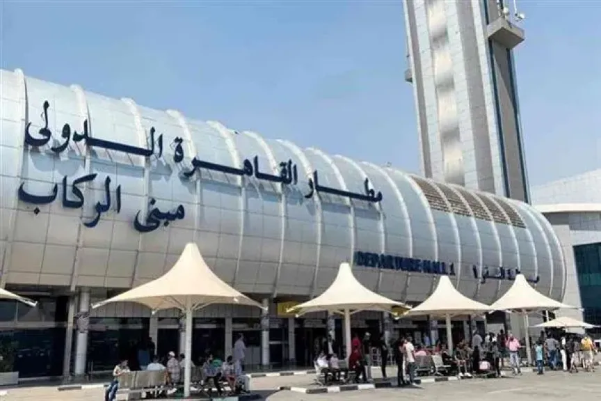 تطوير مطار القاهرة.. وزير الطيران المدني: تغيير تصميم الحمامات ودراسة لمد المترو إلى مبنى الركاب 2
