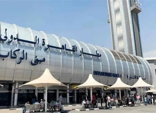 تطوير مطار القاهرة.. وزير الطيران المدني: تغيير تصميم الحمامات ودراسة لمد المترو إلى مبنى الركاب 2