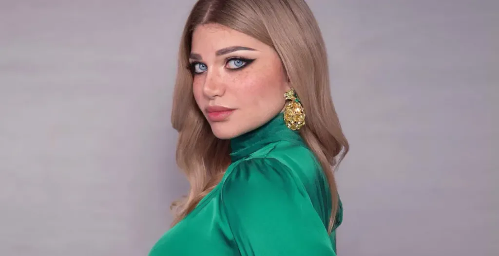ياسمين الحطيب تتعرض لموقف محرج أثناء حفل تكريم ملكات الجمال 2025