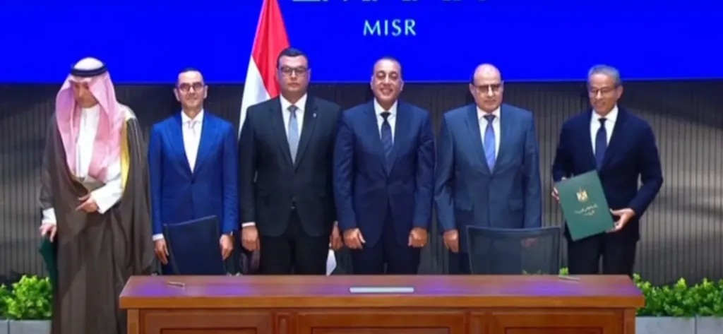 توقيع مشروع مراسي البحر الأحمر بحضور رئيس الوزراء ومجموعة من كبار المسئولين والمستثمرين