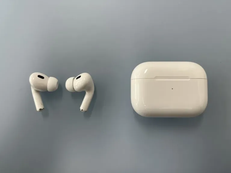 سعر AirPods Pro 3 في مصر ومميزاته وعيوبه