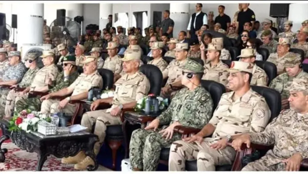 وزير الدفاع يشهد المرحلة الرئيسية للنجم الساطع 2025