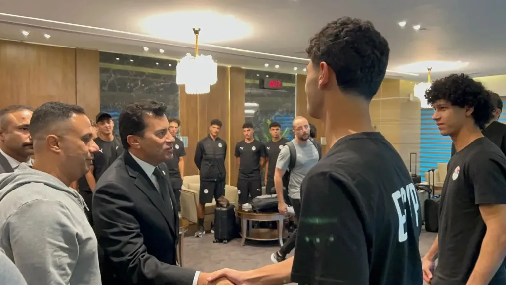 وزير الشباب والرياضة يودّع بعثة منتخب مصر تحت 20 عامًا