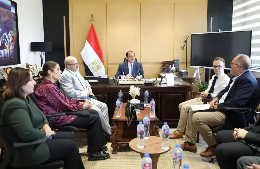 نائب وزير الصحة يعقد اجتماعًا مع وفد اللجنة الدولية للاعتماد في مكافحة مقاومة المضادات الحيوية