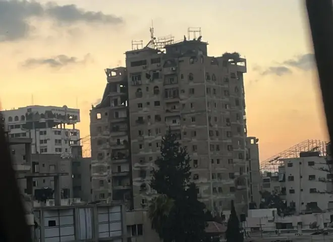إسرائيل تدمر برج الجندي المجهول بغزة وتشرد مئات النازحين