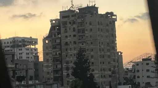 إسرائيل تدمر برج الجندي المجهول بغزة وتشرد مئات النازحين