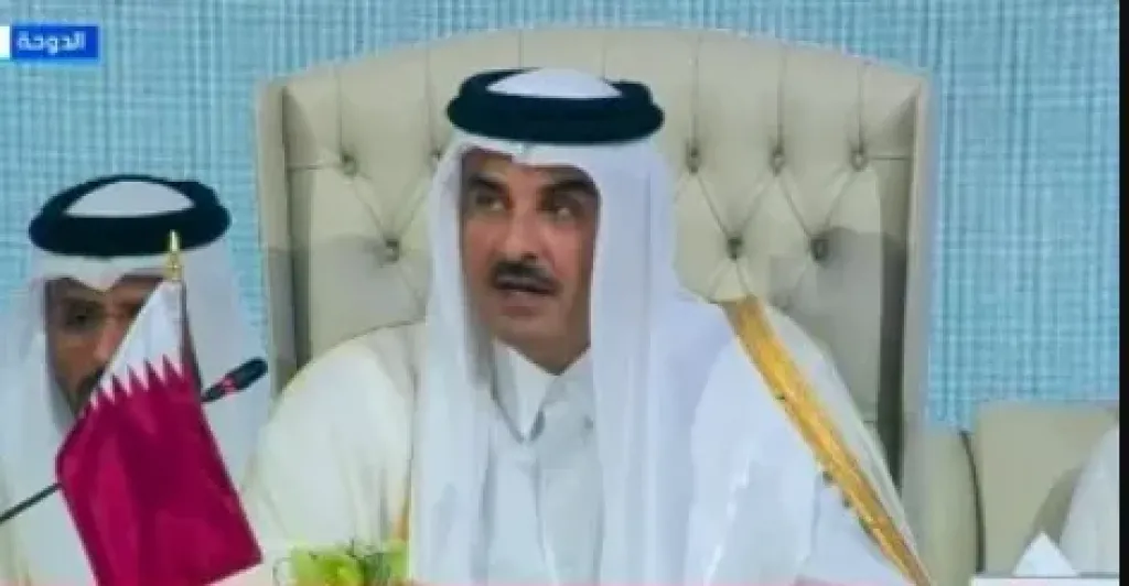 آمير دولة قطر يفتتح القمة العربية الإسلامية : إسرائيل تجعل غزة غير صالحة للعيش وهجومها علينا غادر وجبان