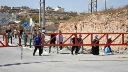 الخارجية الفلسطينية تطالب بإجراءات دولية عاجلة وملزمة تجبر الاحتلال على تفكيك البوابات الحديدية