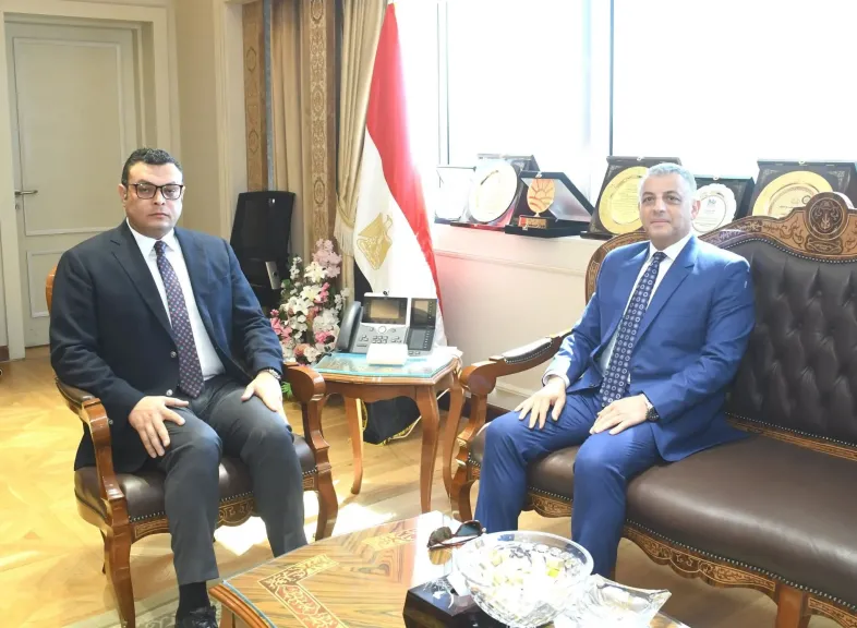 وزير الإسكان ومحافظ الإسماعيلية يتابعان عددا من ملفات العمل المشتركة