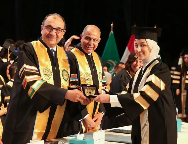 وزير قطاع الأعمال العام يشهد حفل تخرج دفعة جديدة من طلبة البكالوريوس