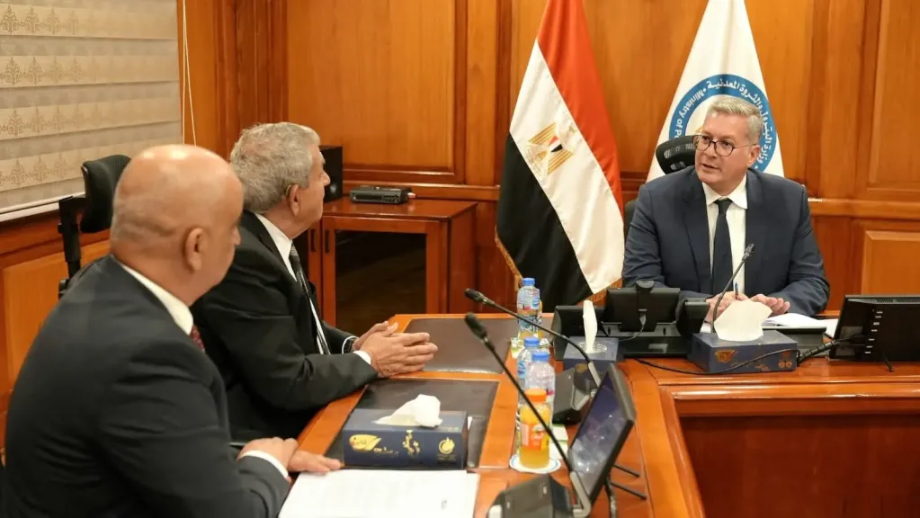 وزير البترول يبحث مع تاج أويل الكندية  الإنتاج من المصادر غير التقليدية بالصحراء الغربية