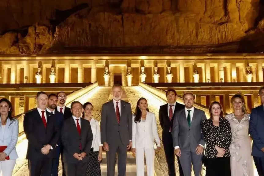 مدير آثار الأقصر: إضاءة معبد حتشبسوت ليست حديثة.. وملك إسبانيا كان منبهرا بتفاصيل الأثر