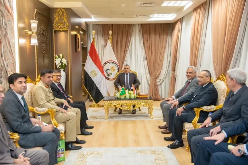 وزير الدولة للإنتاج الحربي يستقبل السفير الباكستاني بالقاهرة لبحث أوجه التعاون في مجال التصنيع العسكري والمدني