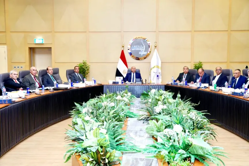وزير الصناعة والنقل يترأس اجتماع الجمعية العامة للشركة القابضة لمشروعات الطرق والكباري والنقل البري