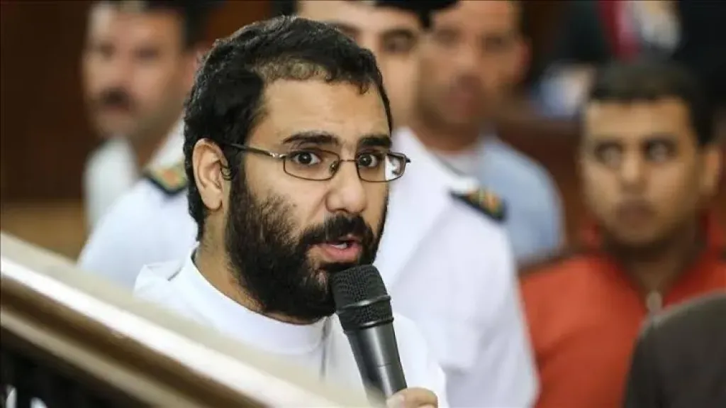 عودة علاء عبد الفتاح إلى الحرية بقرار عفو رئاسي
